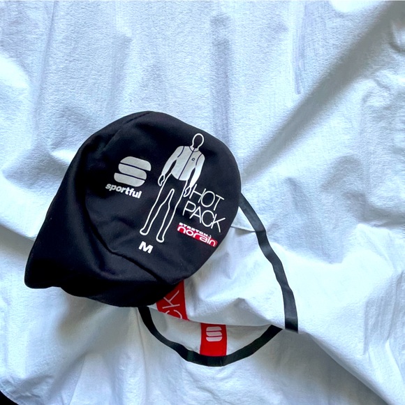 Waterproof cycling jacket packable - Picture 4 of 12